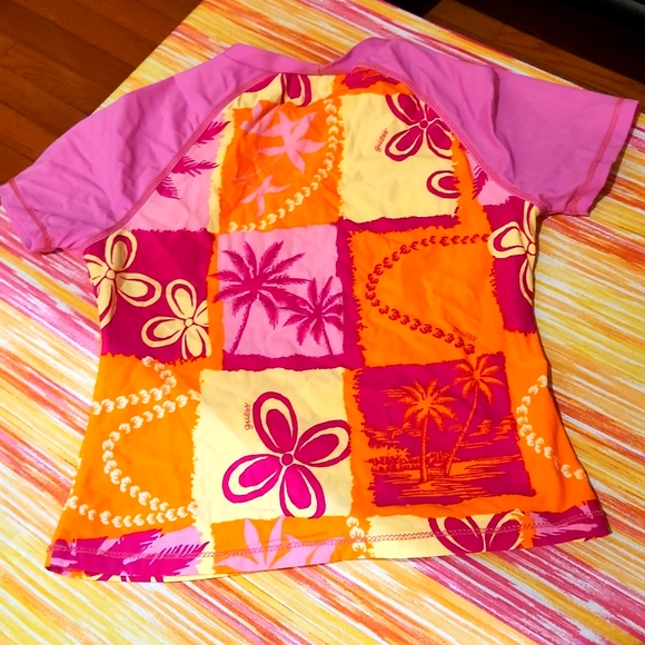 WORN 1X girls rashguard - Picture 5 of 7